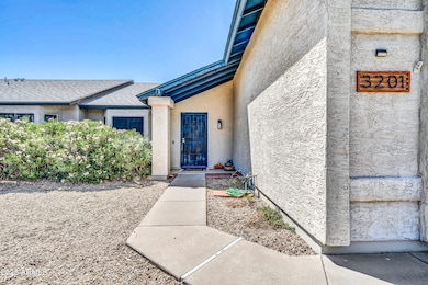 3201 W Mohawk Ln-3