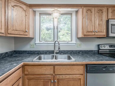 34 Hampton Dr, Nashua, NH 03063 - photo 4