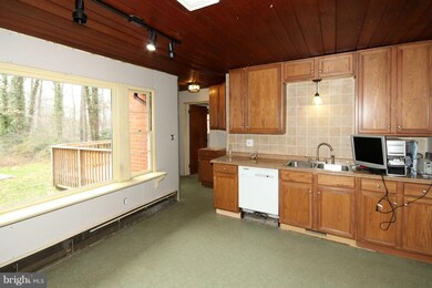 3320 Barkley Dr, Fairfax, VA 22031 - photo 5