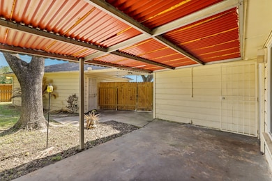 5330 Winding Way Dr, Houston, TX 77091 - photo 2