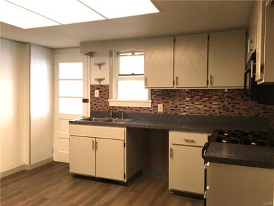 726 S Hall St, Allentown, PA 18103 - photo 3