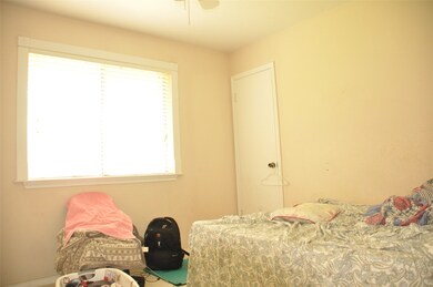 9510 Kingsvalley St, Houston, TX 77075 - photo 6