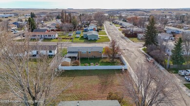 390 Baker Ave, Dickinson, ND 58601 - photo 6