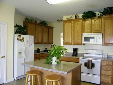 12953 Broncos Dr, Fishers, IN 46037 - photo 3