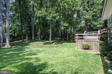 9016 Honeybee Ln, Bethesda, MD 20817 - photo 3