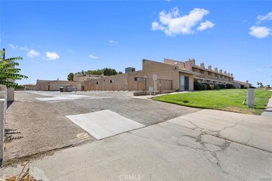 16465 Green Tree Blvd unit 11, Victorville, CA 92395 - photo 3
