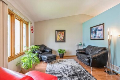 1912 Thornton Ct, Des Moines, IA 50320 - photo 3