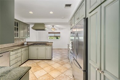 22113 Buena Ventura St, Woodland Hills, CA 91364 - photo 6