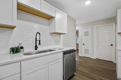 720 Shady Ln, Hurst, TX 76053 - photo 6