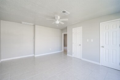 7318 Dahlia St unit A, Houston, TX 77012 - photo 3
