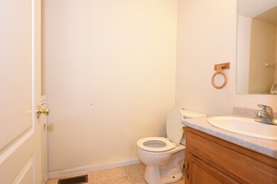 541 Mammoth Rd, Dracut, MA 01826 - photo 7