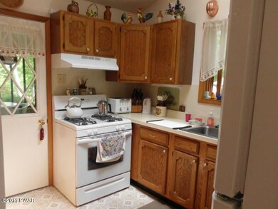 800 Whipple Tree Ct E, Lords Valley, PA 18428 - photo 3