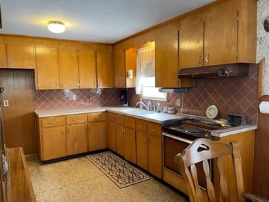 35 Lakeview St, Blackstone, MA 01504 - photo 5