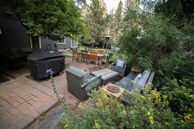 19489 Kemple Dr, Bend, OR 97702 - photo 2