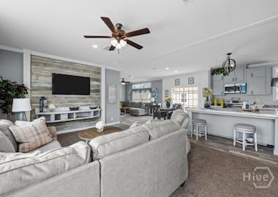 160 8th St, Bloomingdale, GA 31302 - photo 2