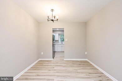 3054 Southern Elm Ct, Fairfax, VA 22031 - photo 5