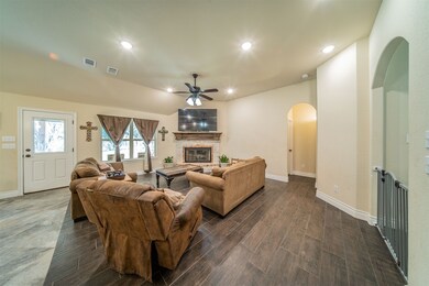 132 Cottongame Dr, Weatherford, TX 76088 - photo 4