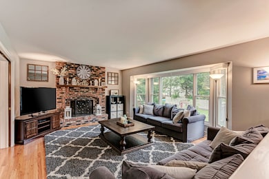 2211 University Dr, Naperville, IL 60565 - photo 4