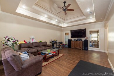 Huge living with trey ceilings