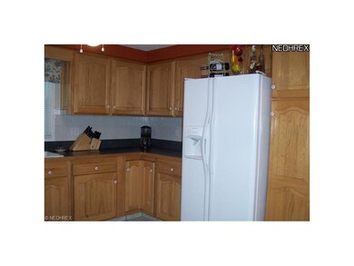 Range and refrigerator(5 yrs old) convey with home