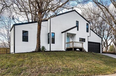 7121 Benton Ct, Urbandale, IA 50322 - photo 2