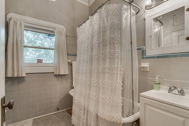 506 W Willingham St, Cleburne, TX 76033 - photo 4