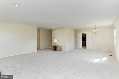 12107 Reardon Ln, Bowie, MD 20715 - photo 4