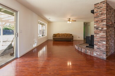 LivingRoom4