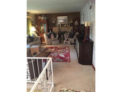 FIREPLACE IN LARGE LIVING ROOM