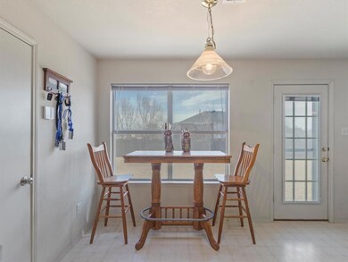 Small breakfast and dining area