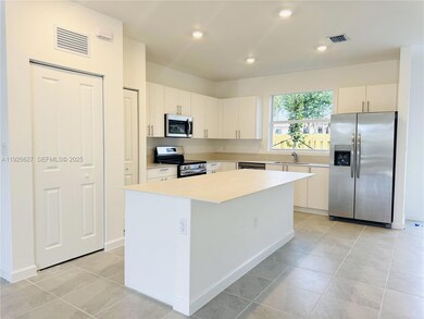 243 NE 11th St unit 243, Homestead, FL 33030 - photo 2