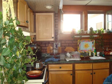 eat-in kitchen