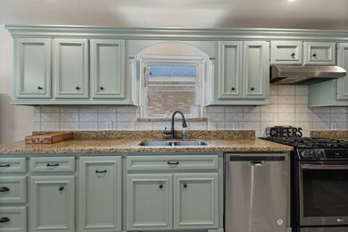 7618 Green Lawn Dr, Houston, TX 77088 - photo 6