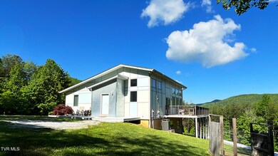 AAAFeatured-exterior-tall-side-of-house-