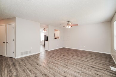 005-photo-living-room-11146143