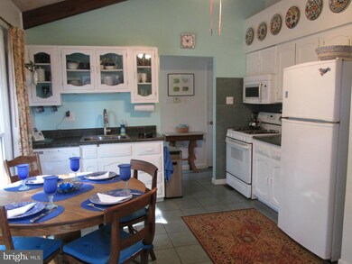 650 Sleepy View Ln, Berkeley Springs, WV 25411 - photo 3