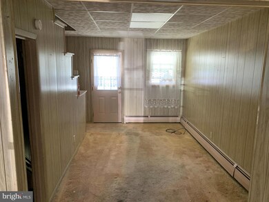 1506 W Lynn St, Coal Township, PA 17866 - photo 4