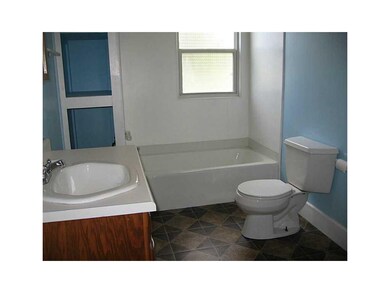 429 11th St NW, Cedar Rapids, IA 52405 - photo 7