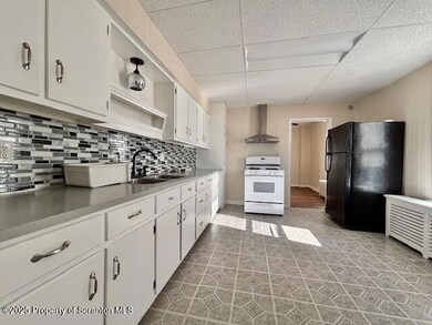 102-1/2 Searle St, Pittston, PA 18640 - photo 2