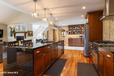 1079 Merlin Dr, Schenectady, NY 12309 - photo 3