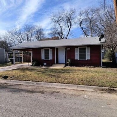 409 N Walnut St, Cleburne, TX 76033 - photo 2