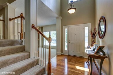2-story entry,turned stairway,gleaming hardwoods