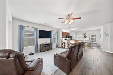 1027 Cash St, Alvin, TX 77511 - photo 5