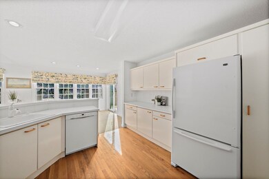 132 Cannon Forge Dr, Foxboro, MA 02035 - photo 5