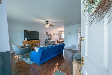 Entry 1698 Hamilton Rd.