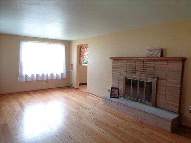 Living Room 24x11-pegged hardwood floors