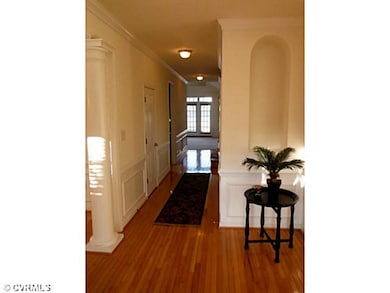 Foyer - Welcoming hardwood foyer with decorative c