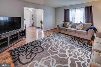 735 Fox Chase Cir, Bear, DE 19701 - photo 2