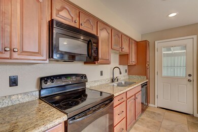 810 E Flint St-11