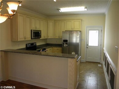 Kitchen - Granit countertops and SS Appliances